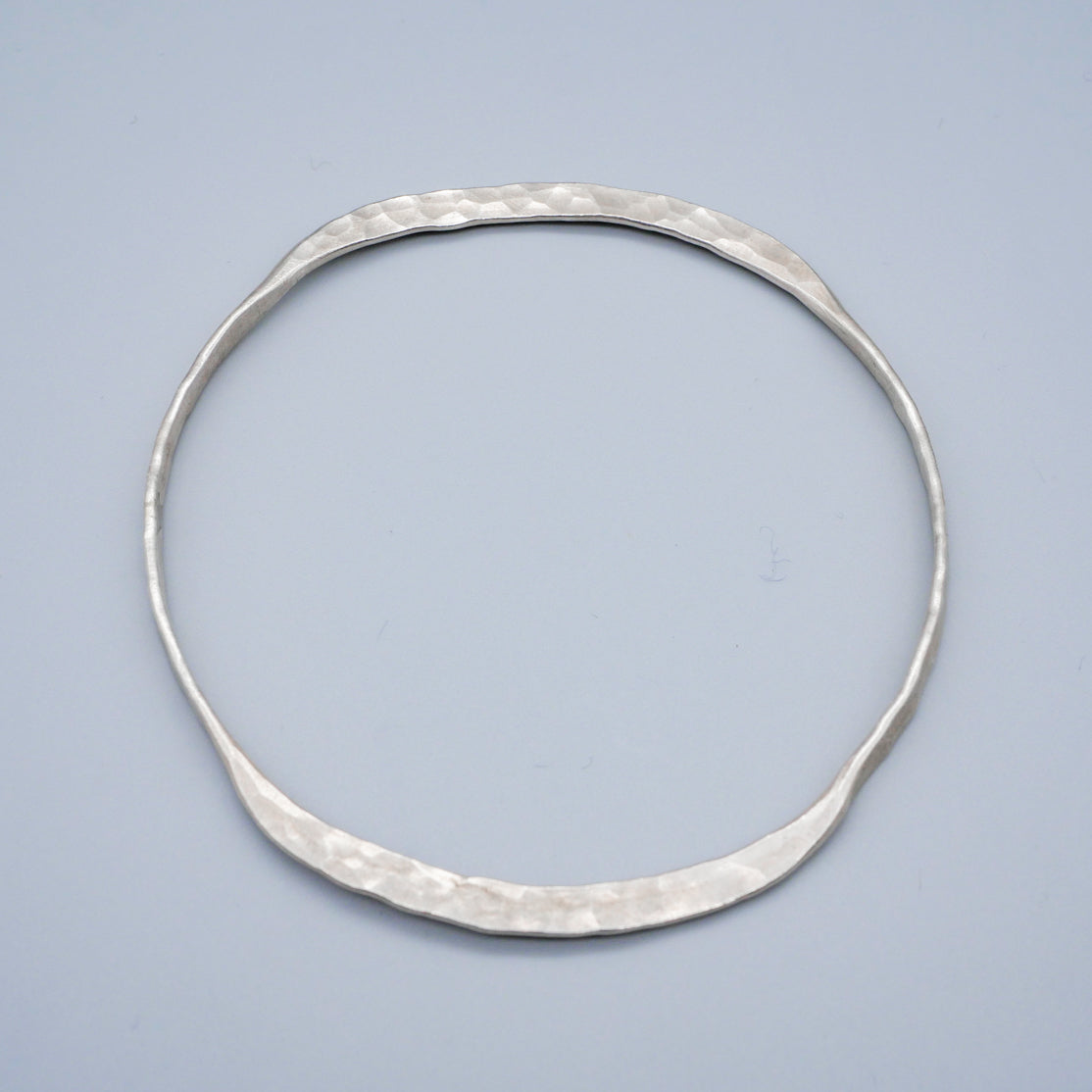 カレンシルバーバングル