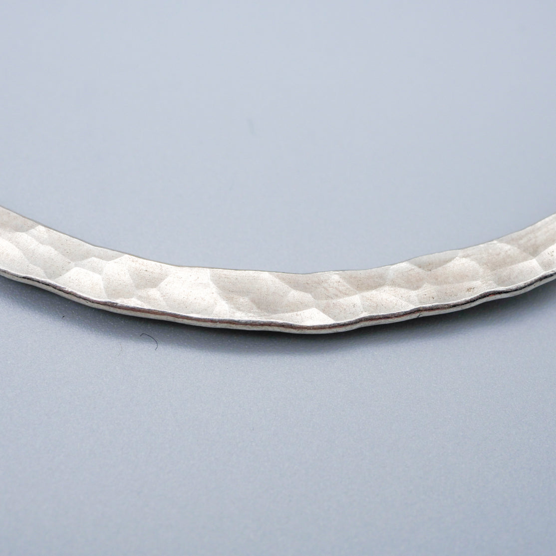 カレンシルバーバングル