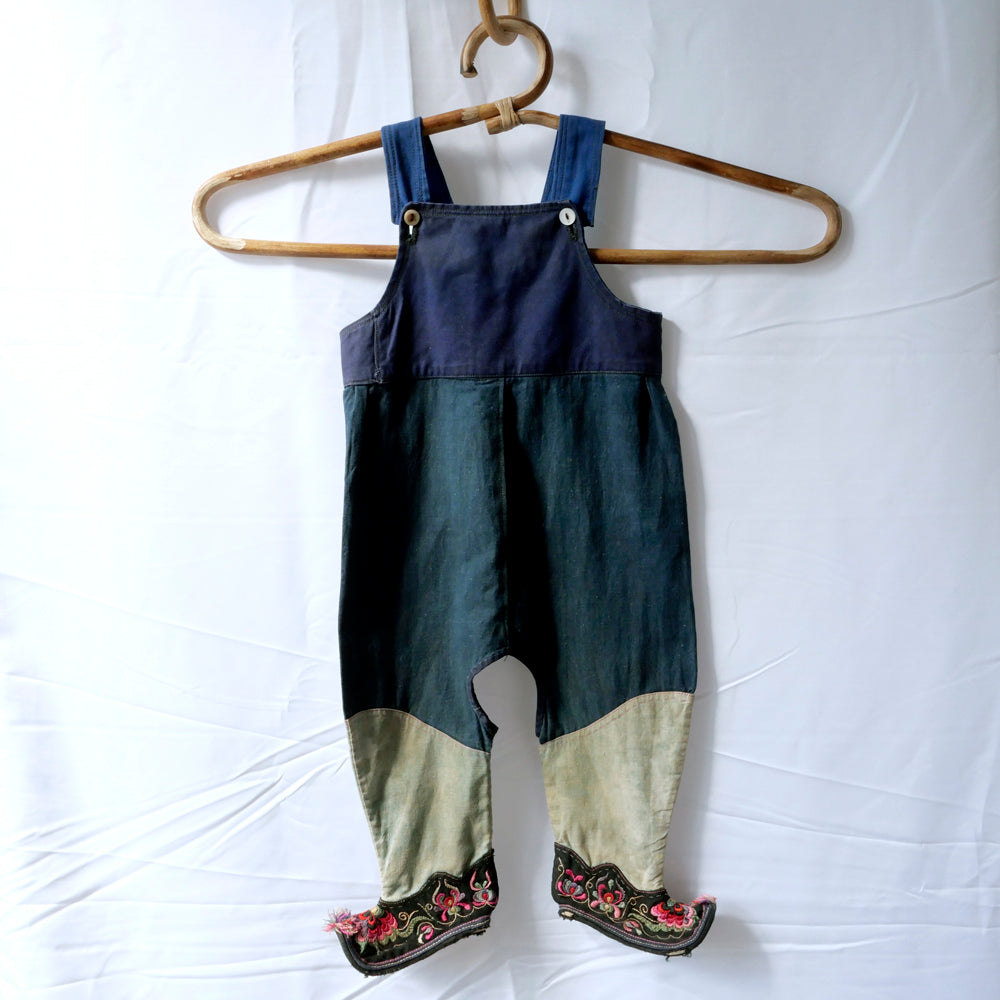苗族一体型子供服