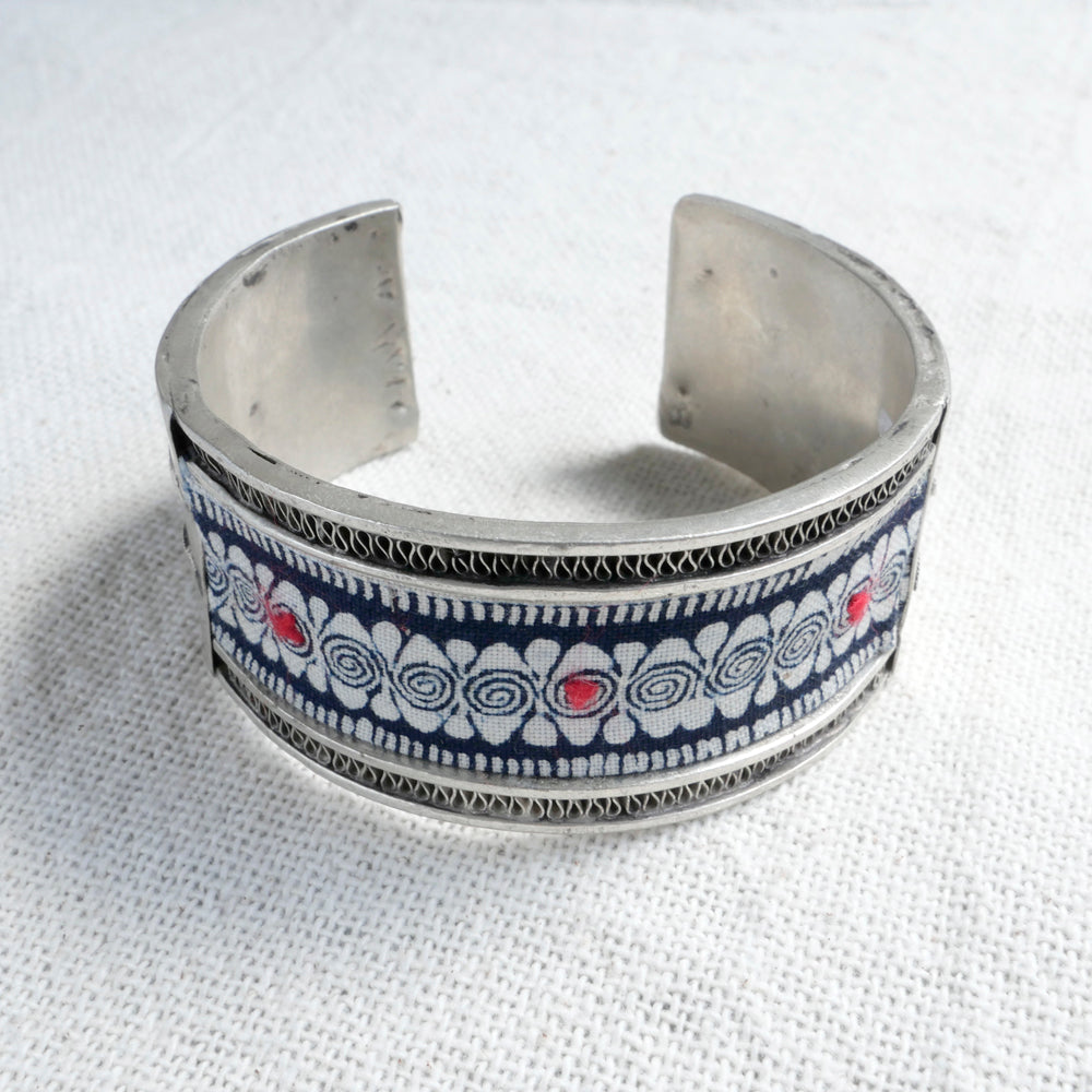 苗族刺繍バングル (M)
