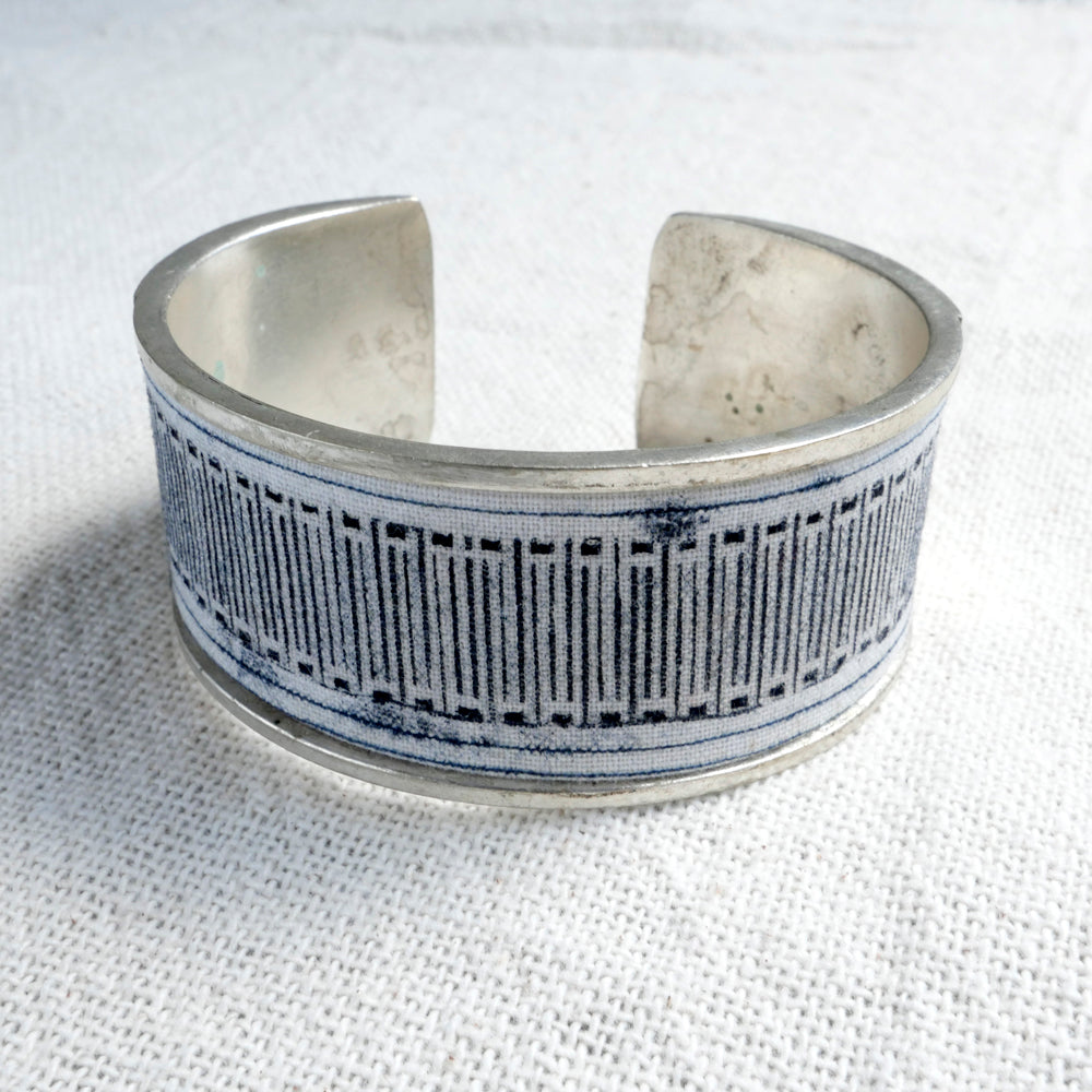 苗族刺繍バングル (M)