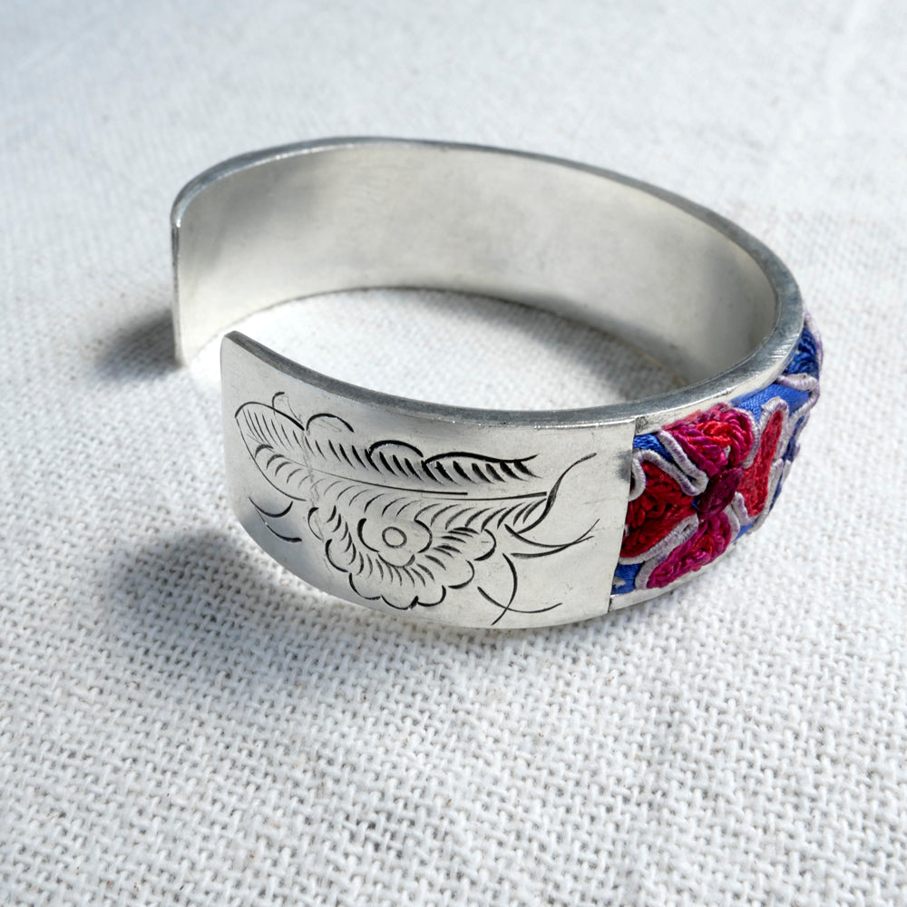 苗族刺繍バングル (M)