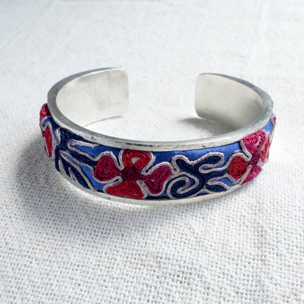 苗族刺繍バングル (M)