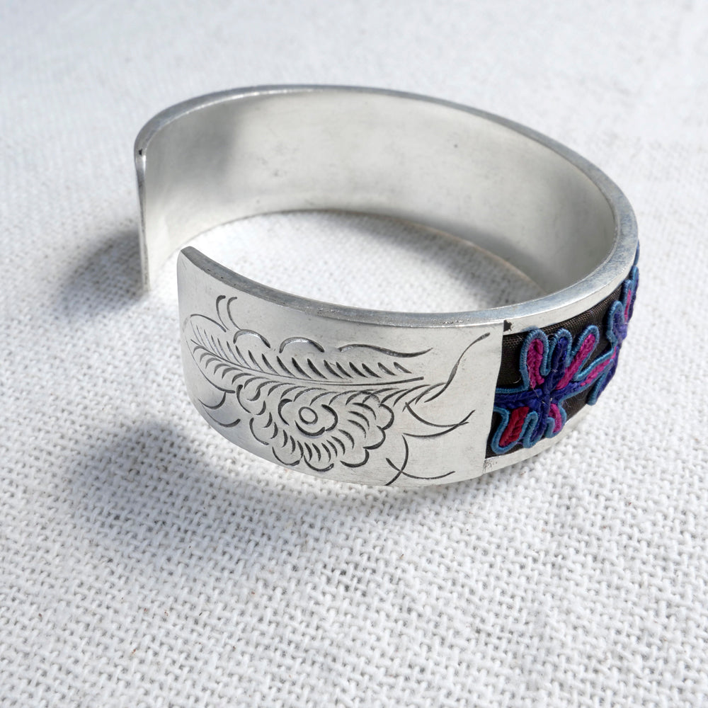 苗族刺繍バングル (M)