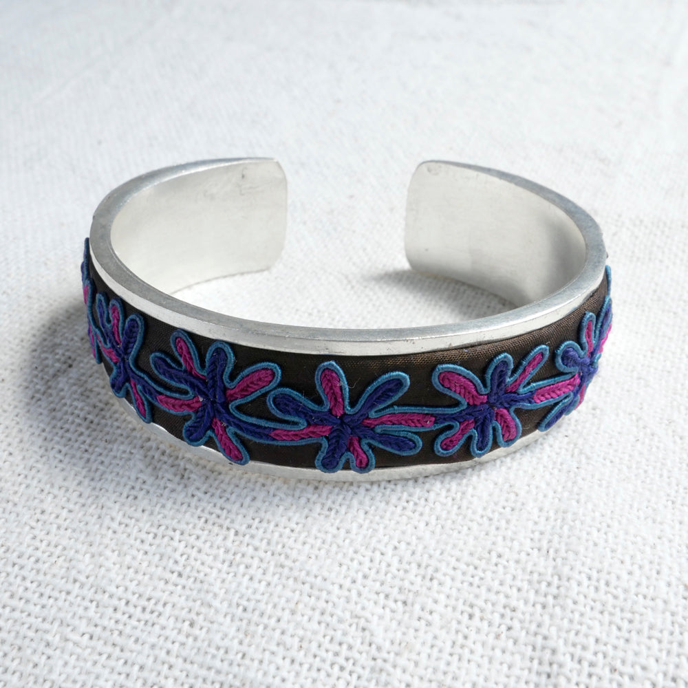 苗族刺繍バングル (M)