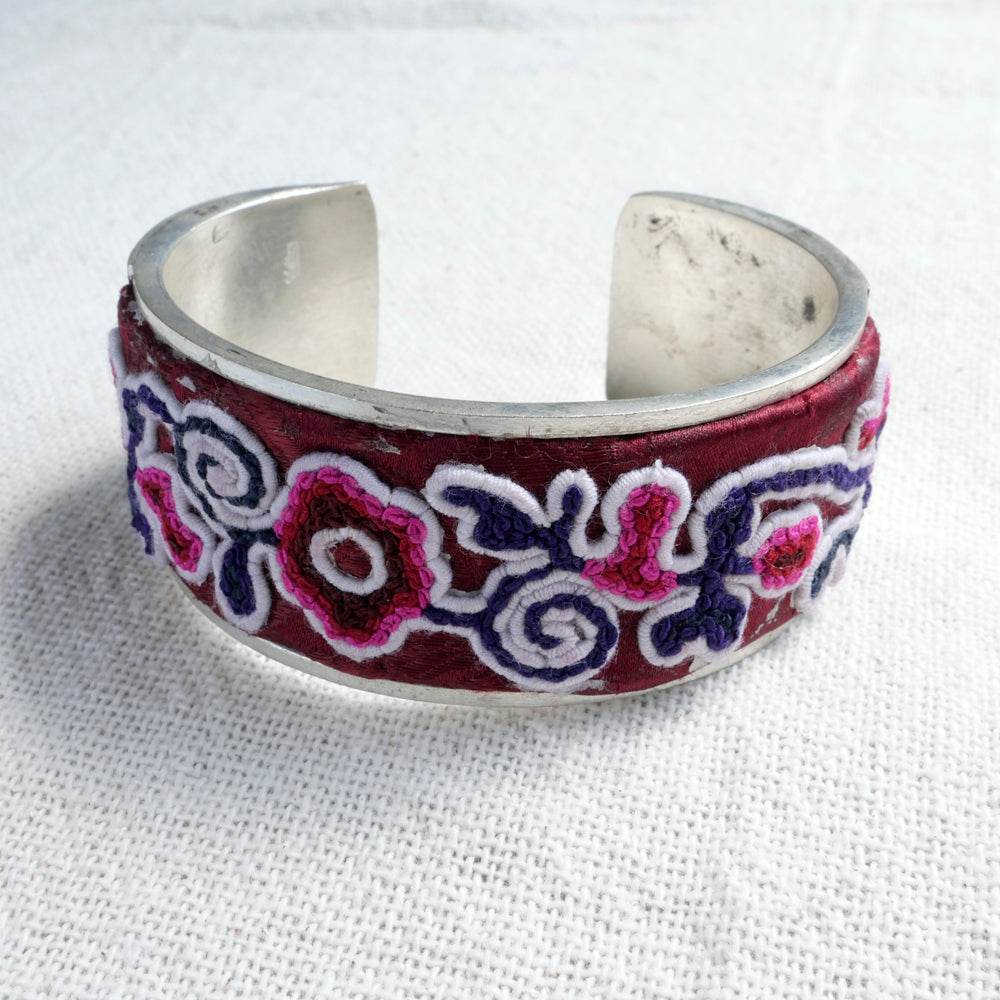 苗族刺繍バングル (M)