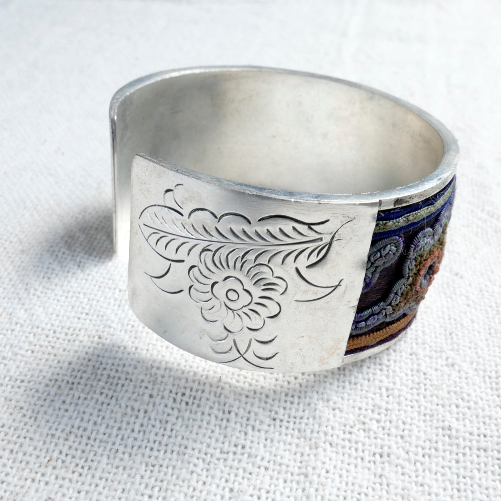 苗族刺繍バングル (M)