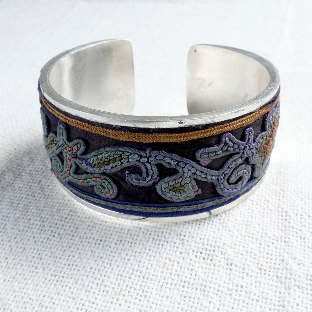 苗族刺繍バングル (M)