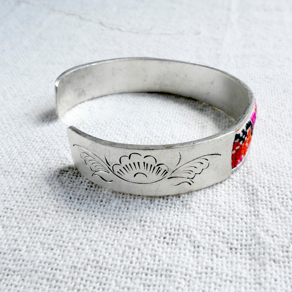 苗族刺繍バングル (S)