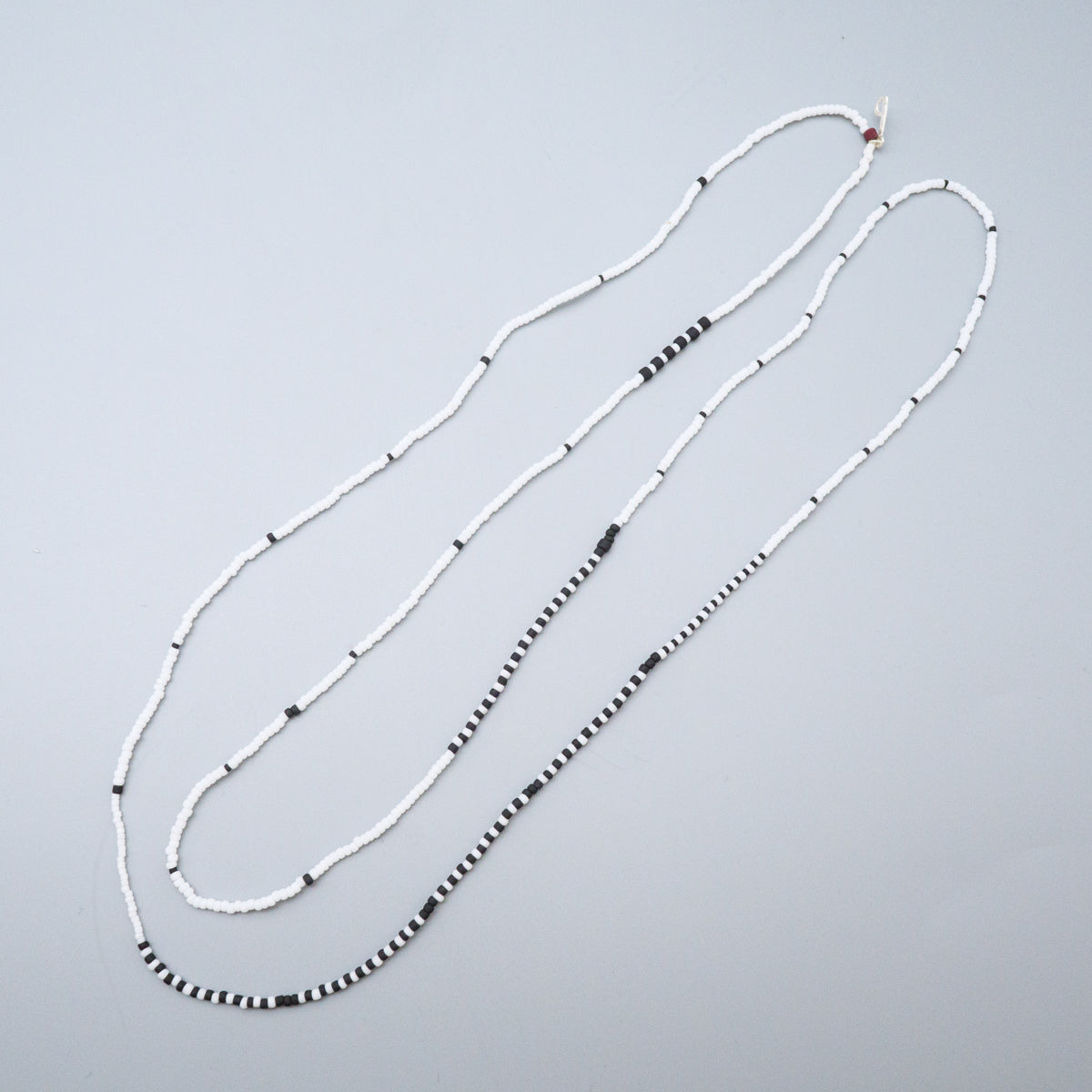 PERAPERAKビーズネックレス(モノトーナル)