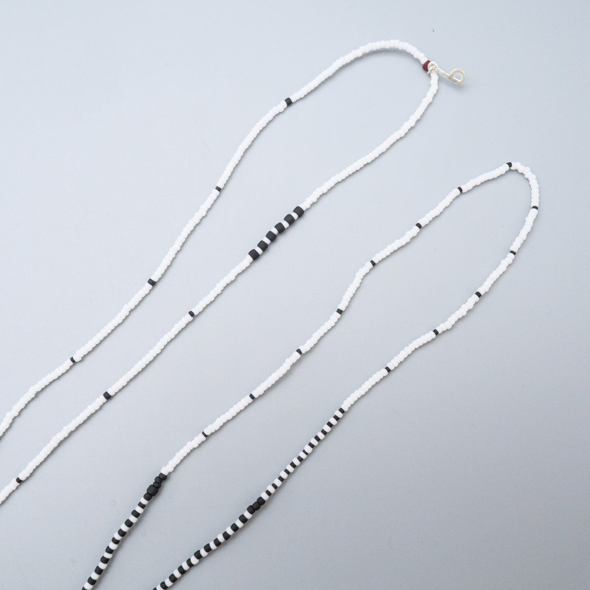 PERAPERAKビーズネックレス(モノトーナル)