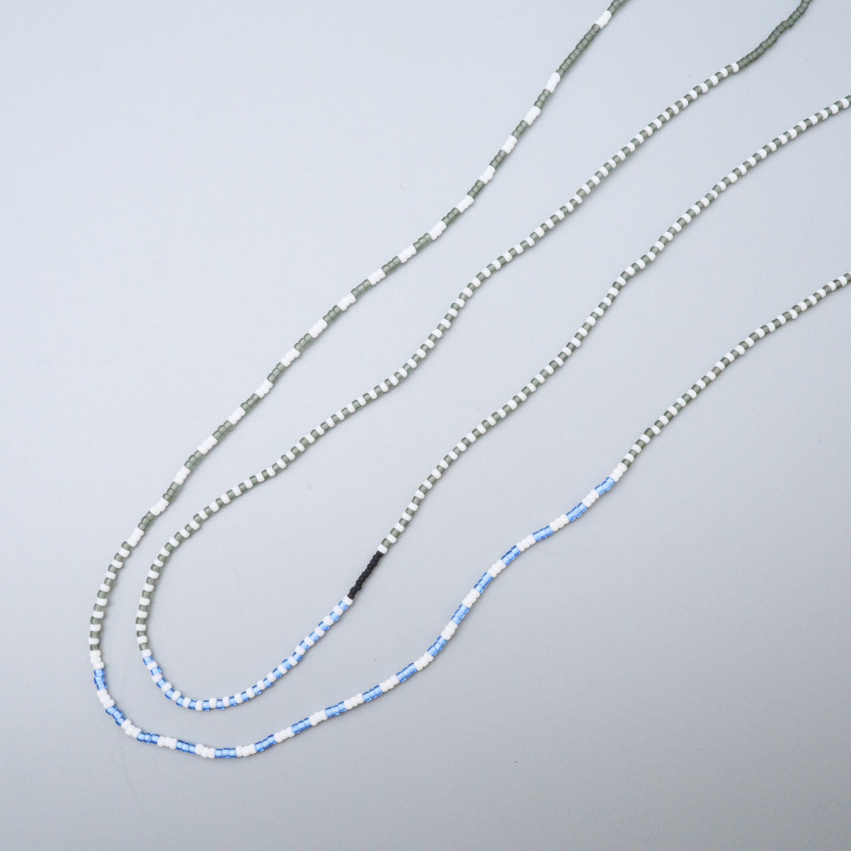 PERAPERAKビーズネックレス(モノトーナル)