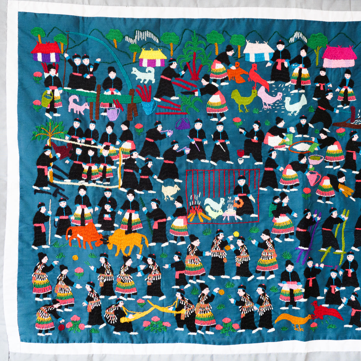 モン族手刺繍タペストリー(横型)