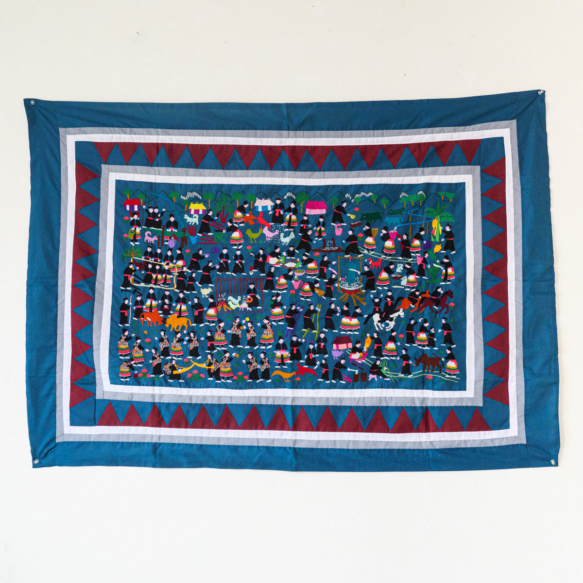 モン族手刺繍タペストリー(横型)