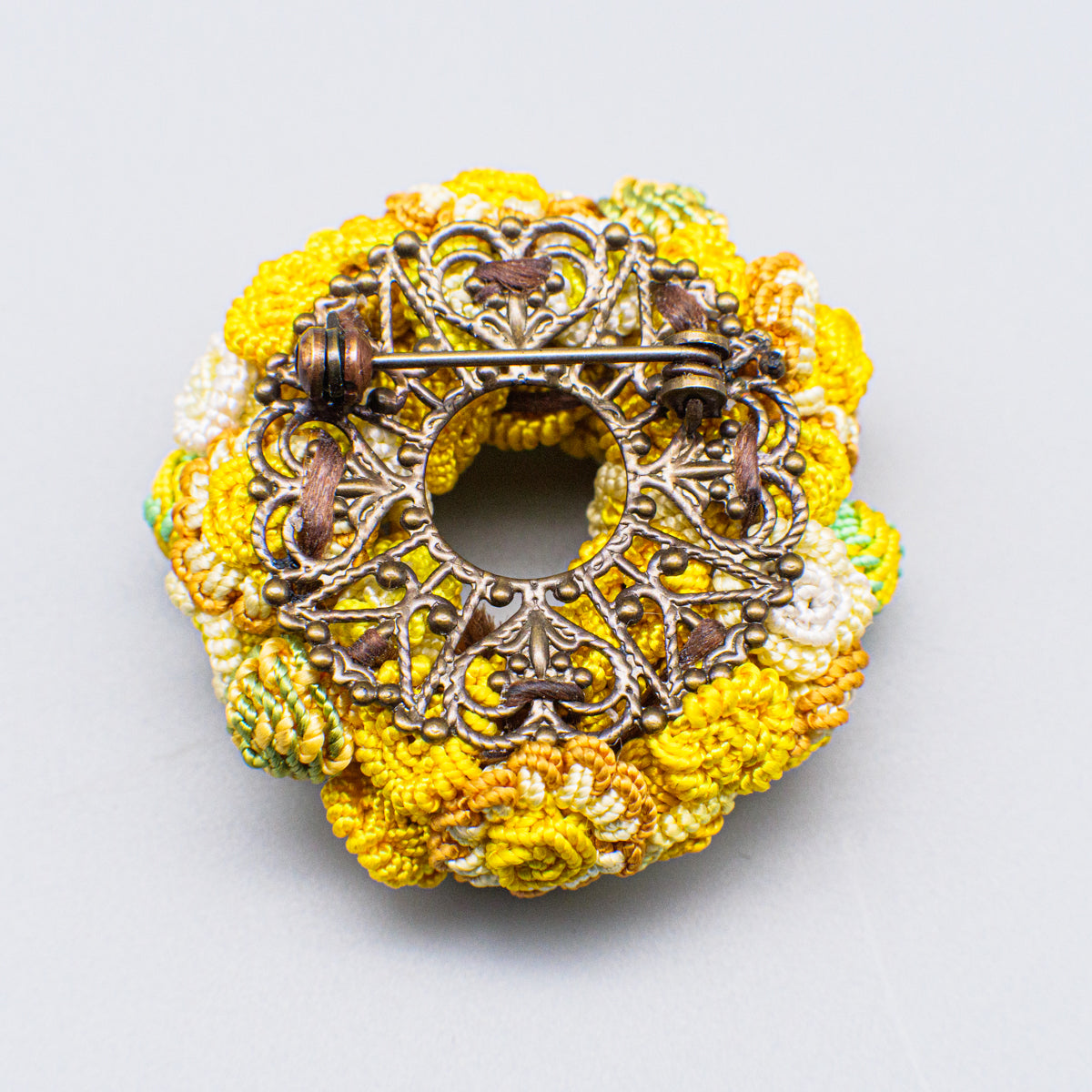 モロッコボタンブローチ