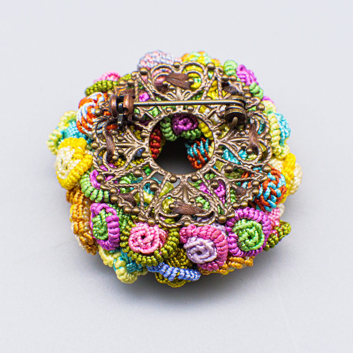 モロッコボタンブローチ