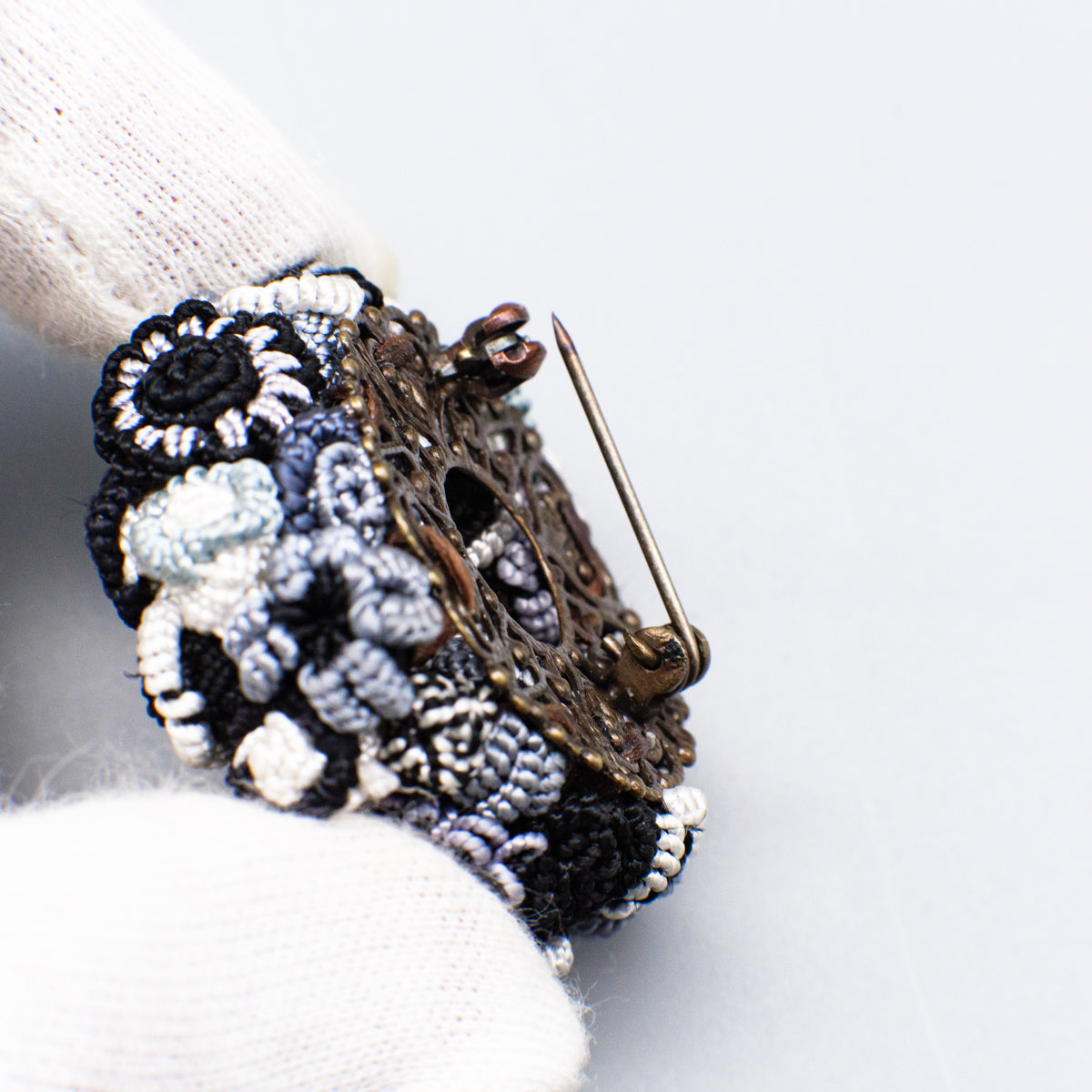 モロッコボタンブローチ