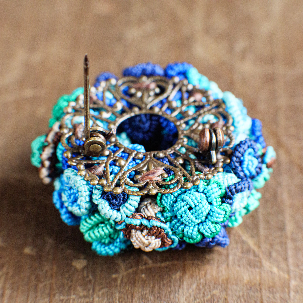 モロッコボタンブローチ