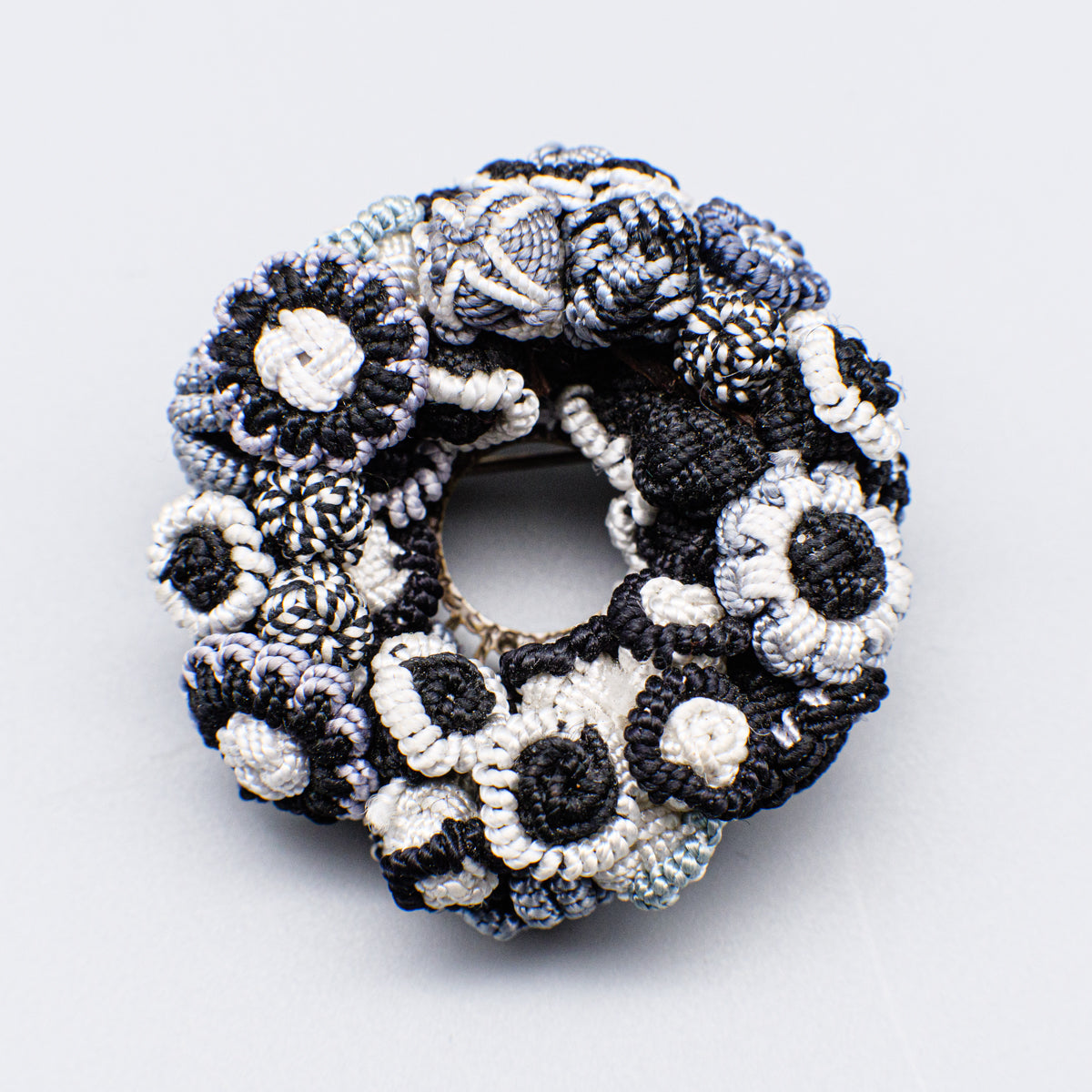 モロッコボタンブローチ