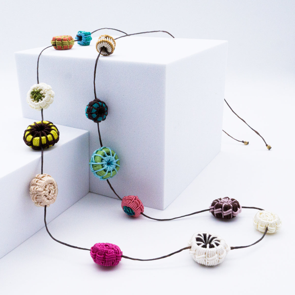 モロッコボタンネックレス(フラットタイプ)