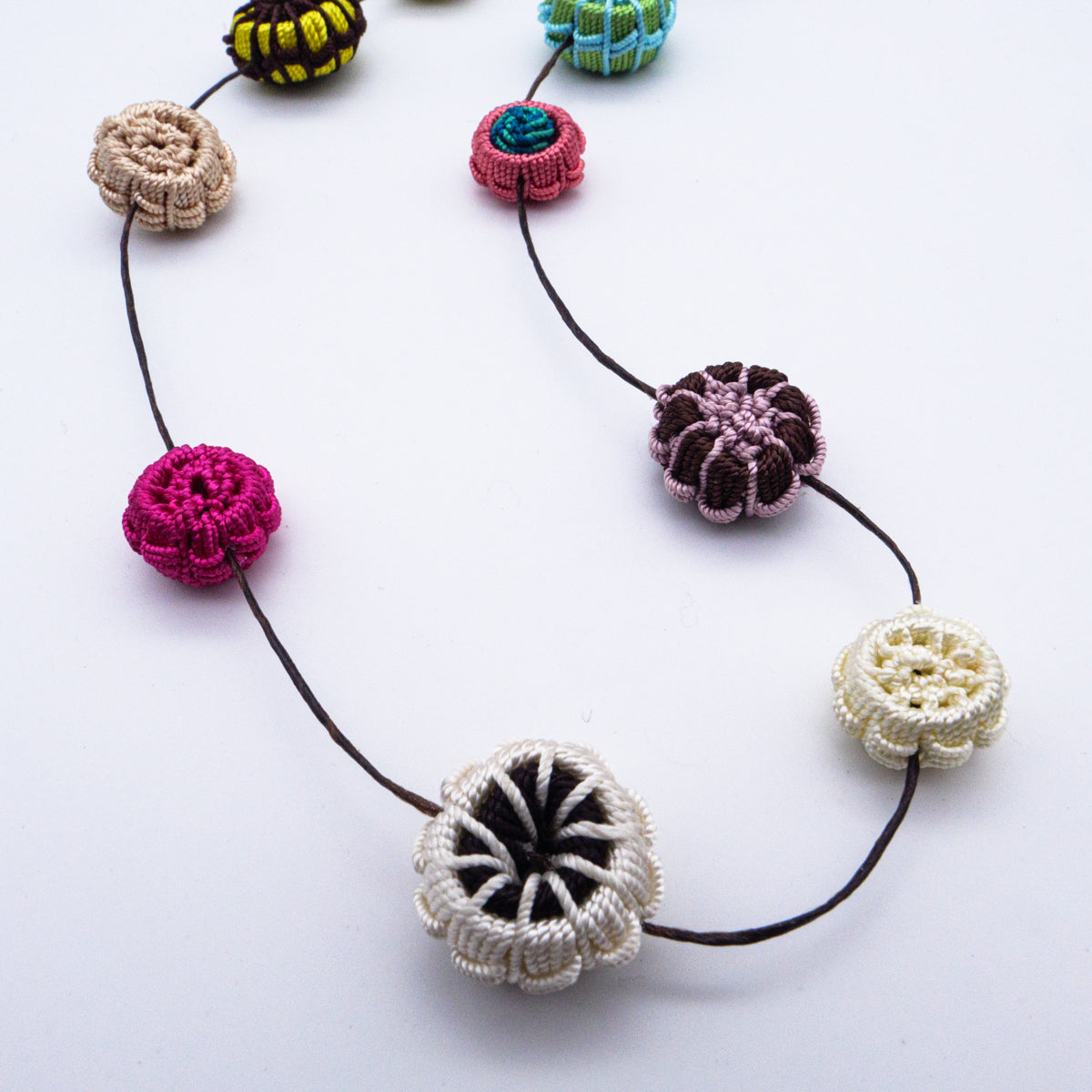 モロッコボタンネックレス(フラットタイプ)