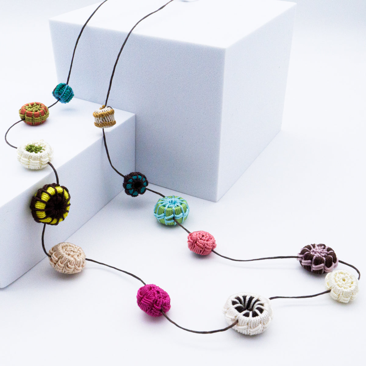 モロッコボタンネックレス(フラットタイプ)