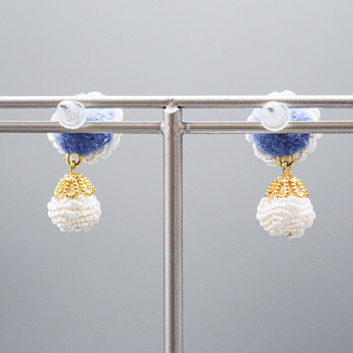 モロッコボタンピアス(平ボタンティアドロップ)