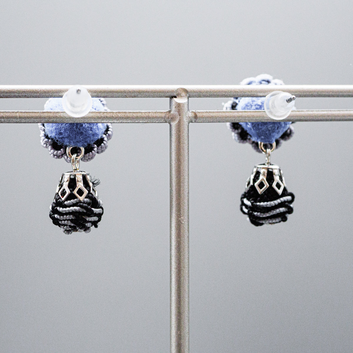 モロッコボタンピアス(平ボタンティアドロップ)