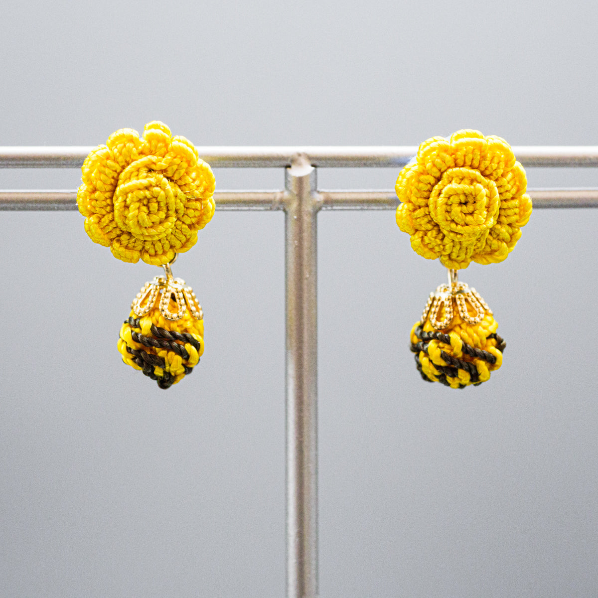 モロッコボタンピアス(平ボタンティアドロップ)