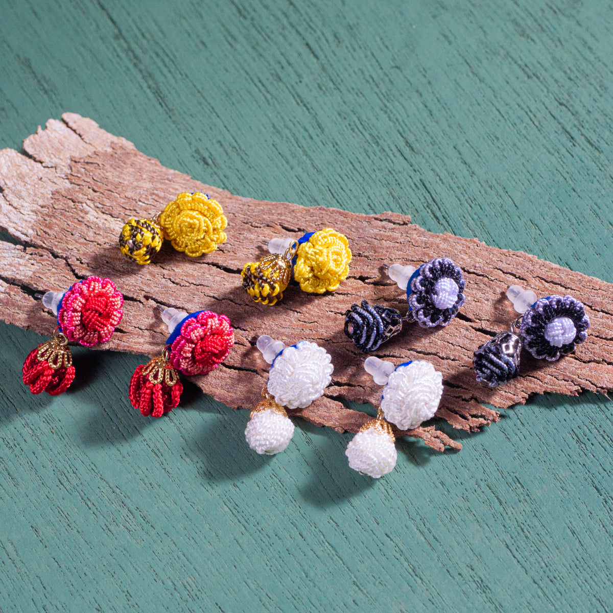 モロッコボタンピアス(平ボタンティアドロップ)