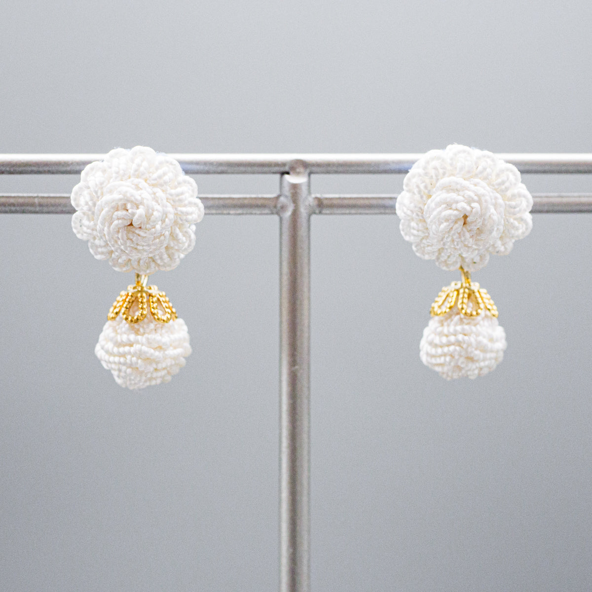 モロッコボタンピアス(平ボタンティアドロップ)