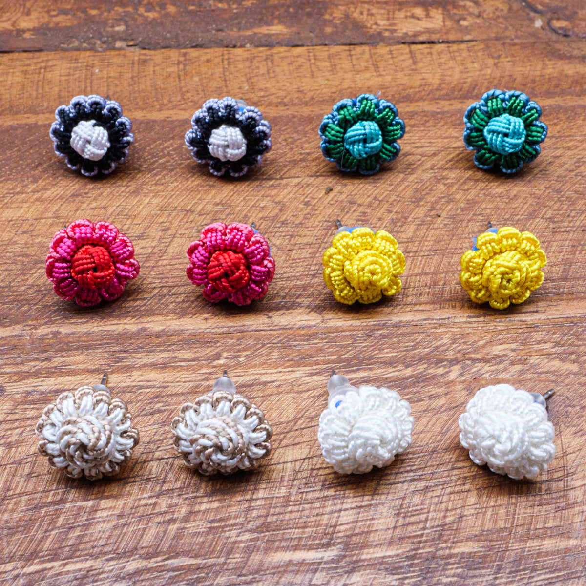 モロッコボタンピアス(平ボタン)