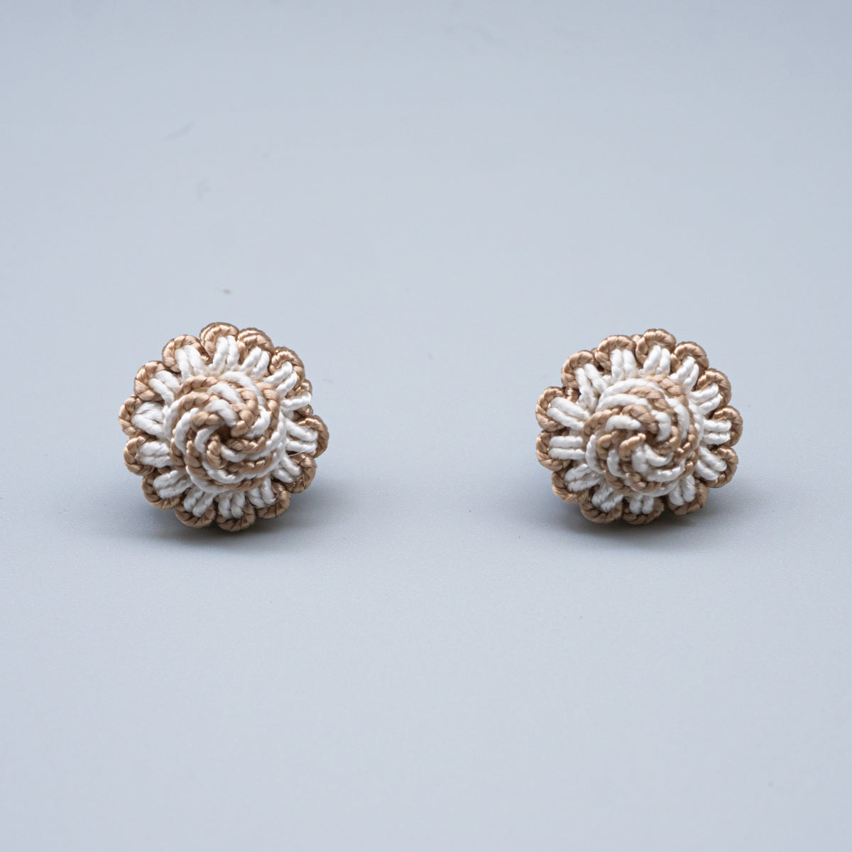 モロッコボタンピアス(平ボタン)