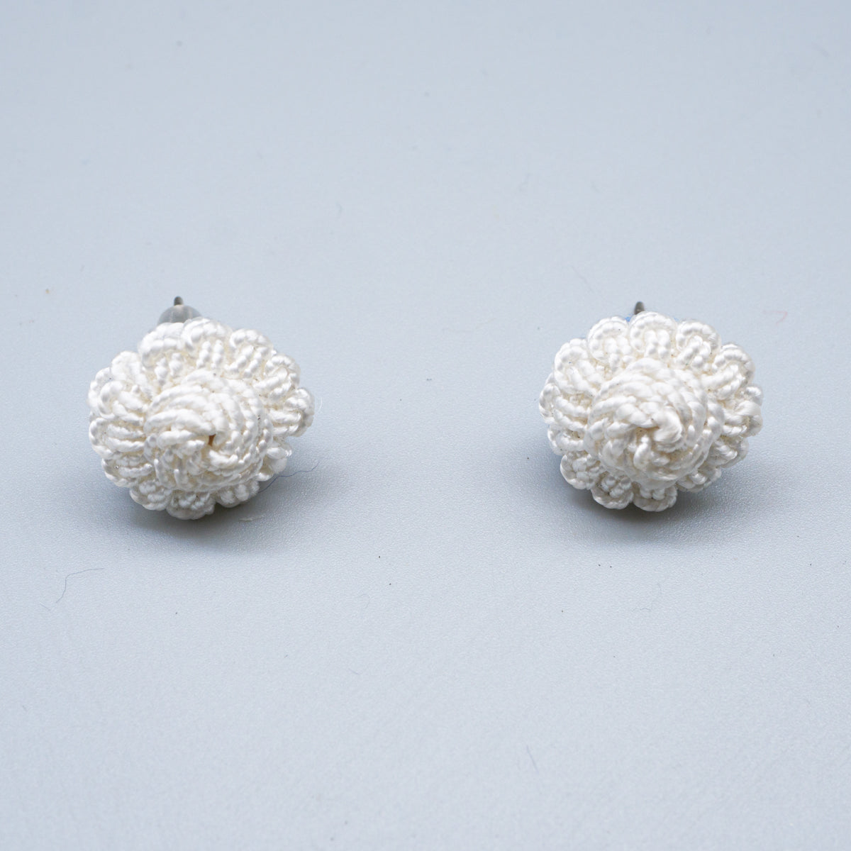 モロッコボタンピアス(平ボタン)