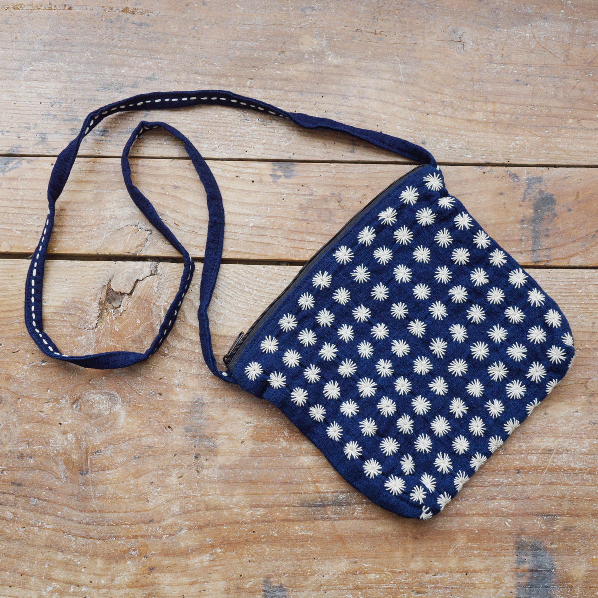 青白刺繍ポシェット