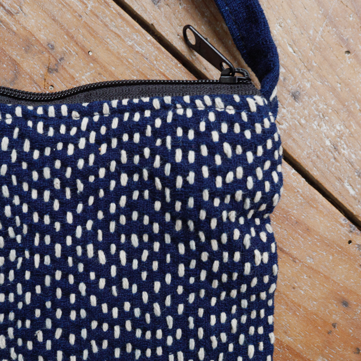 青白刺繍ポシェット