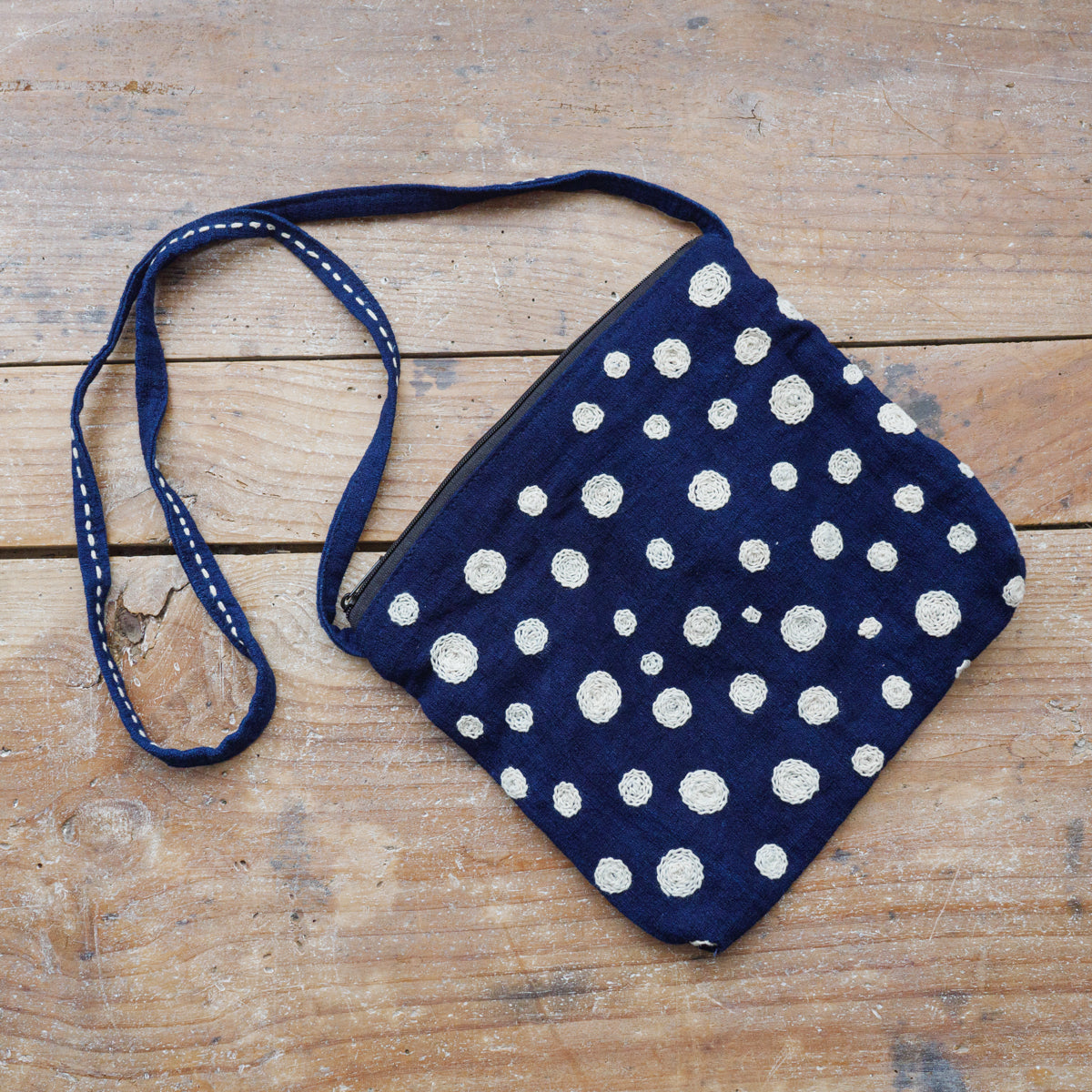 青白刺繍ポシェット