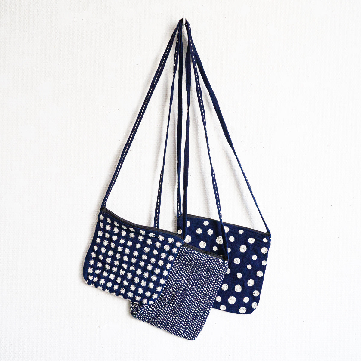 青白刺繍ポシェット