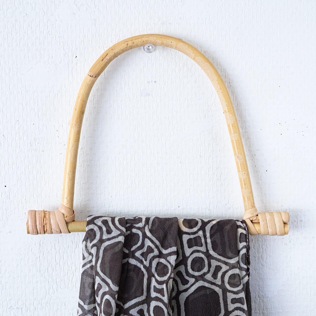 ラタンスカーフハンガー