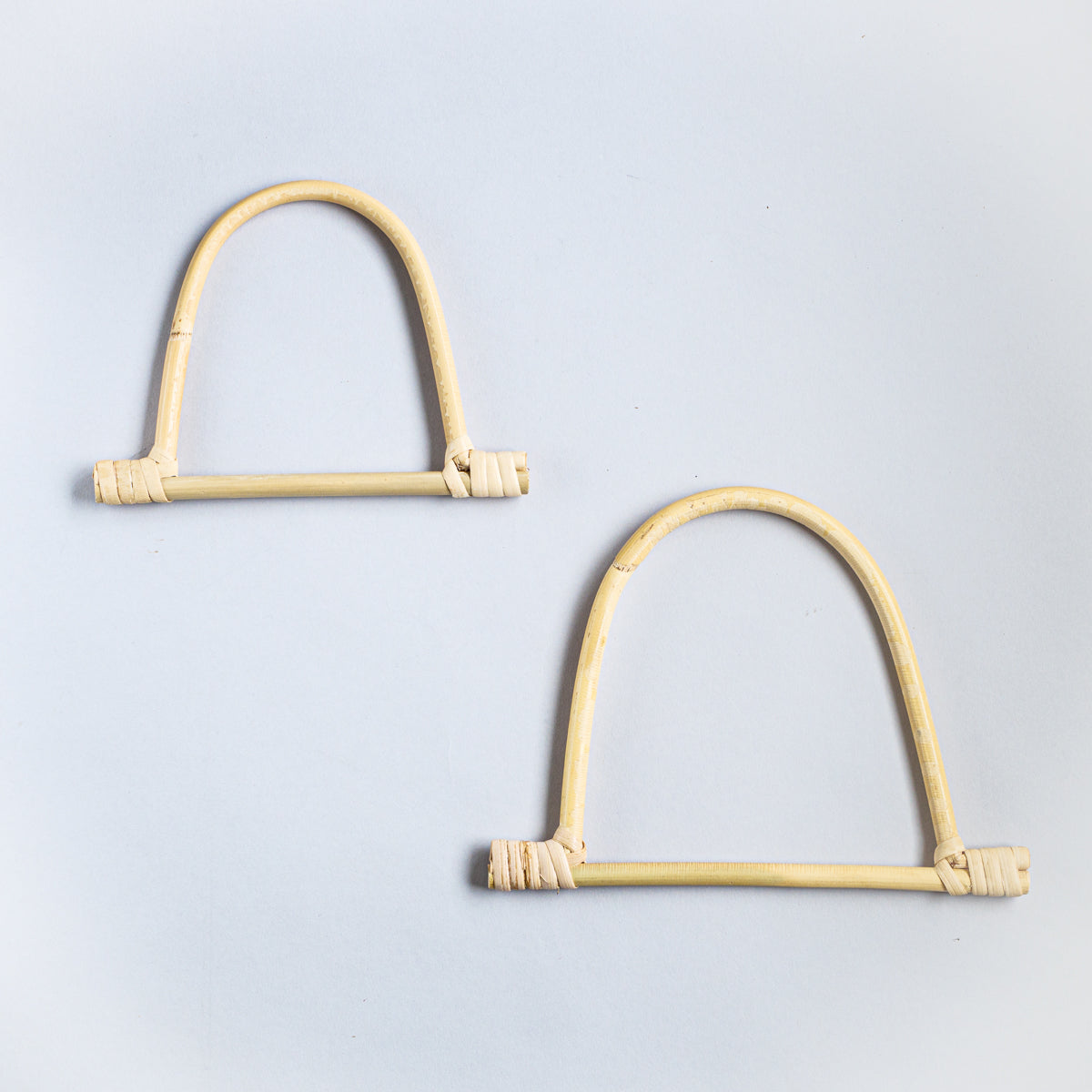 ラタンスカーフハンガー