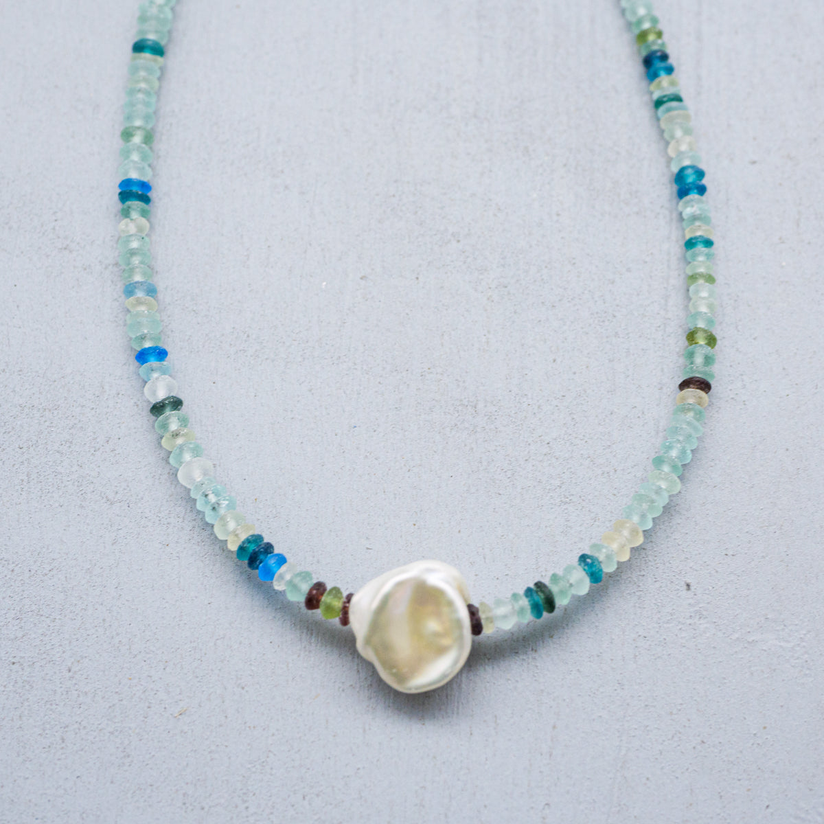 ローマングラスネックレス