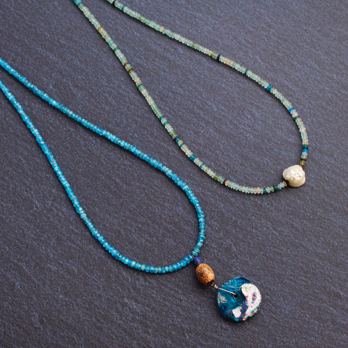 ローマングラスネックレス