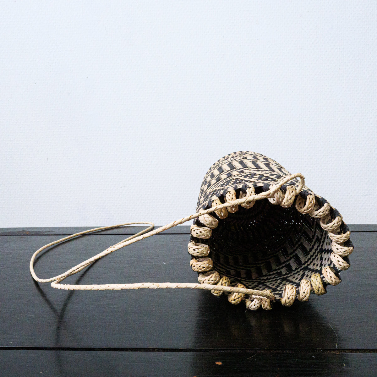 ダヤック族筒型ポシェット