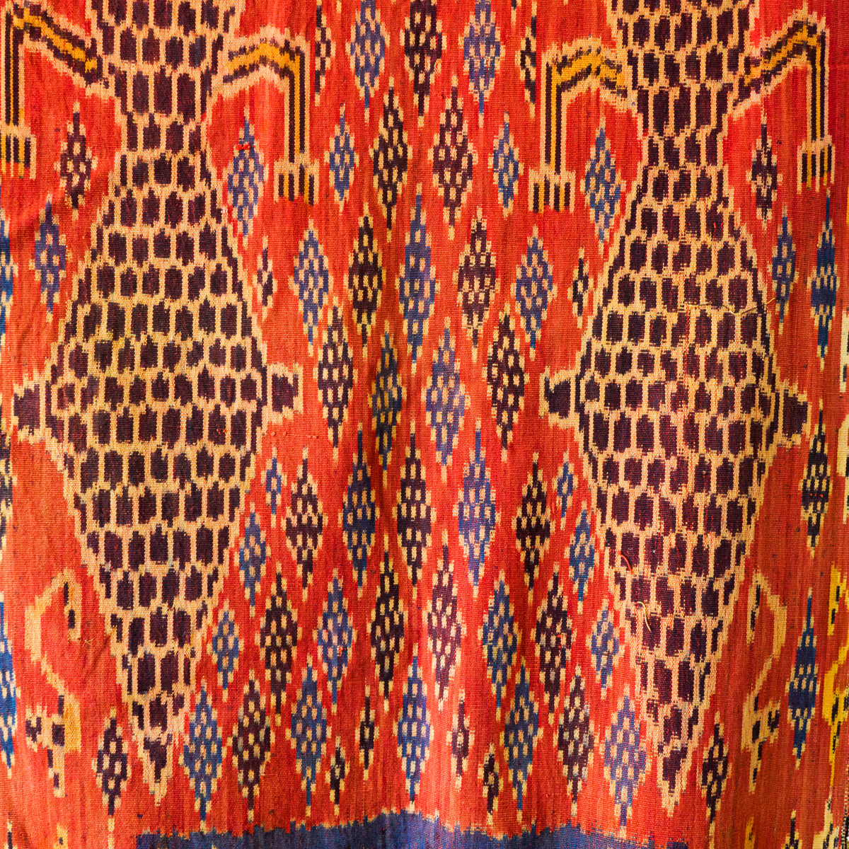 イカットタペストリー(アリゲーター)