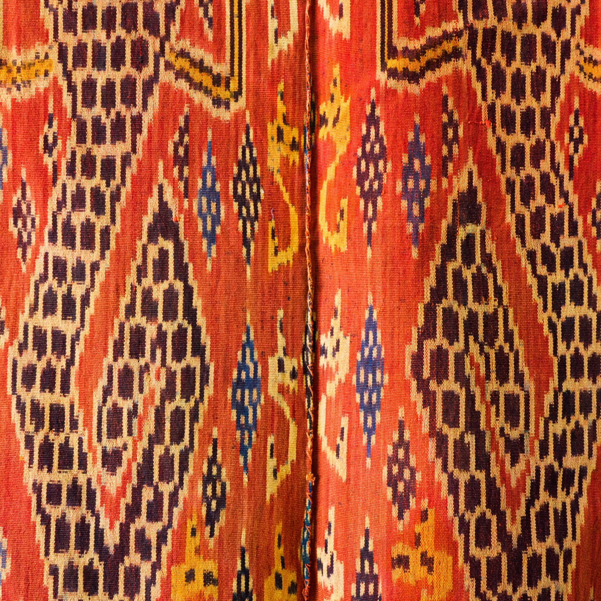 イカットタペストリー(アリゲーター)