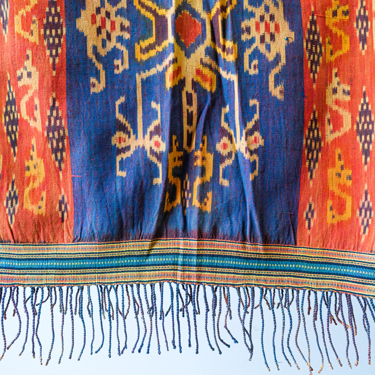 イカットタペストリー(アリゲーター)