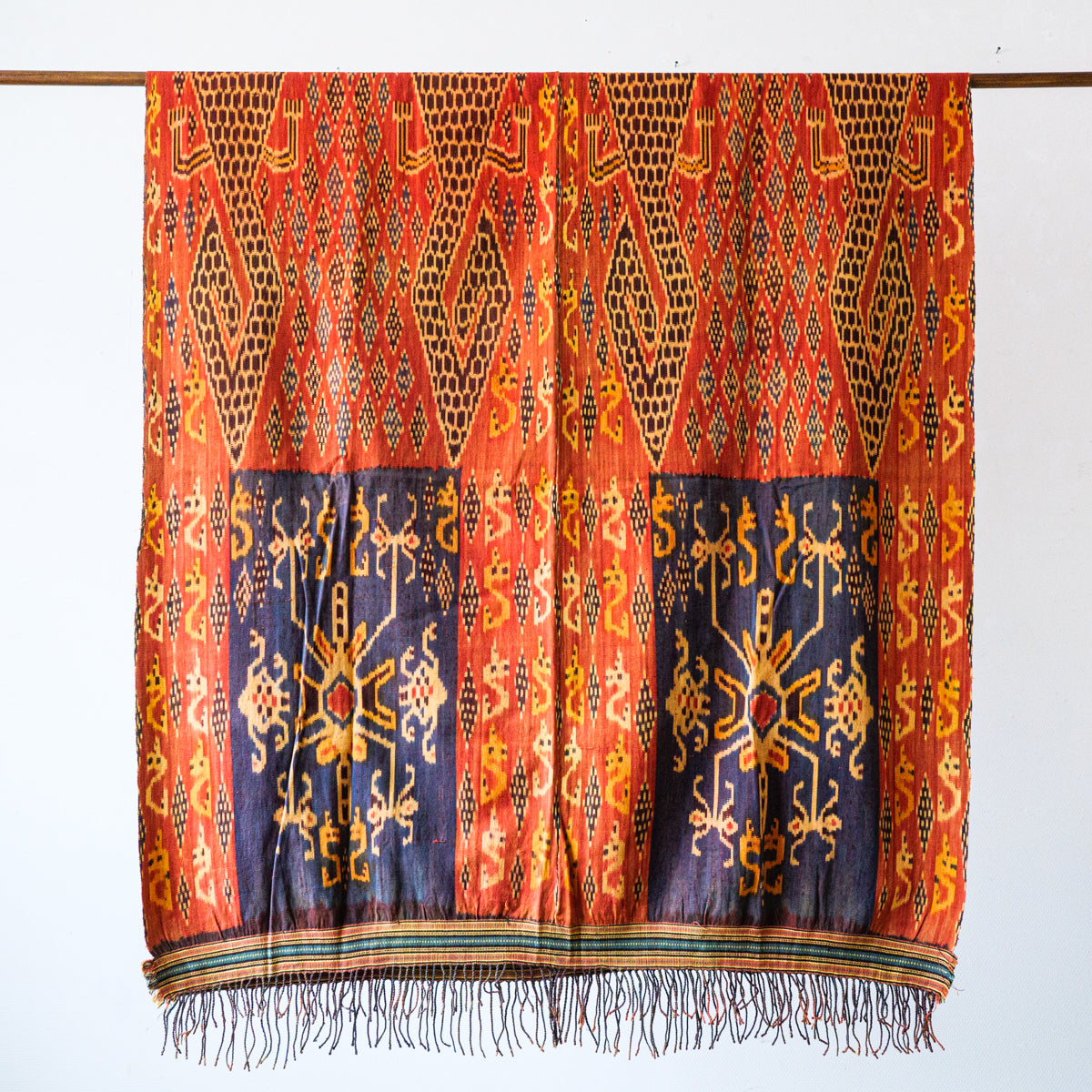 イカットタペストリー(アリゲーター)