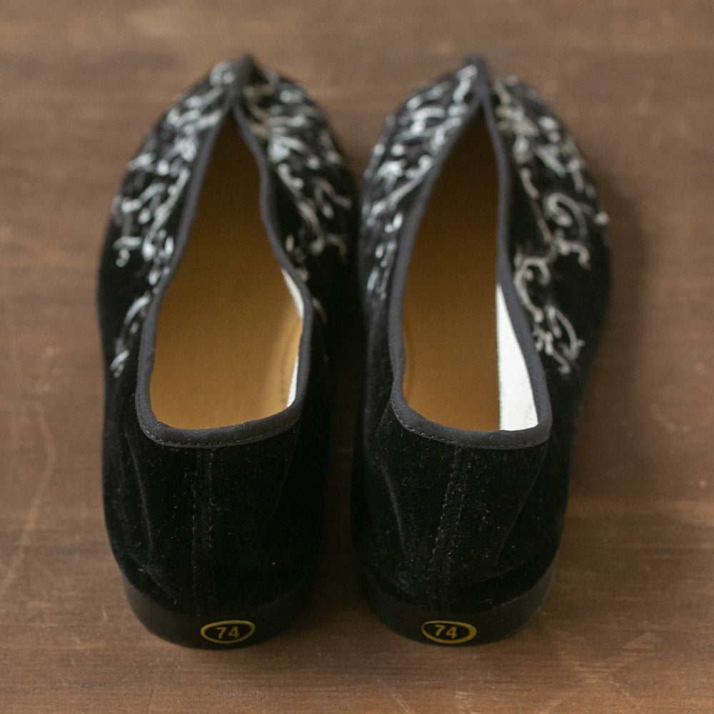 ヴェルベット刺繍靴(黒色)
