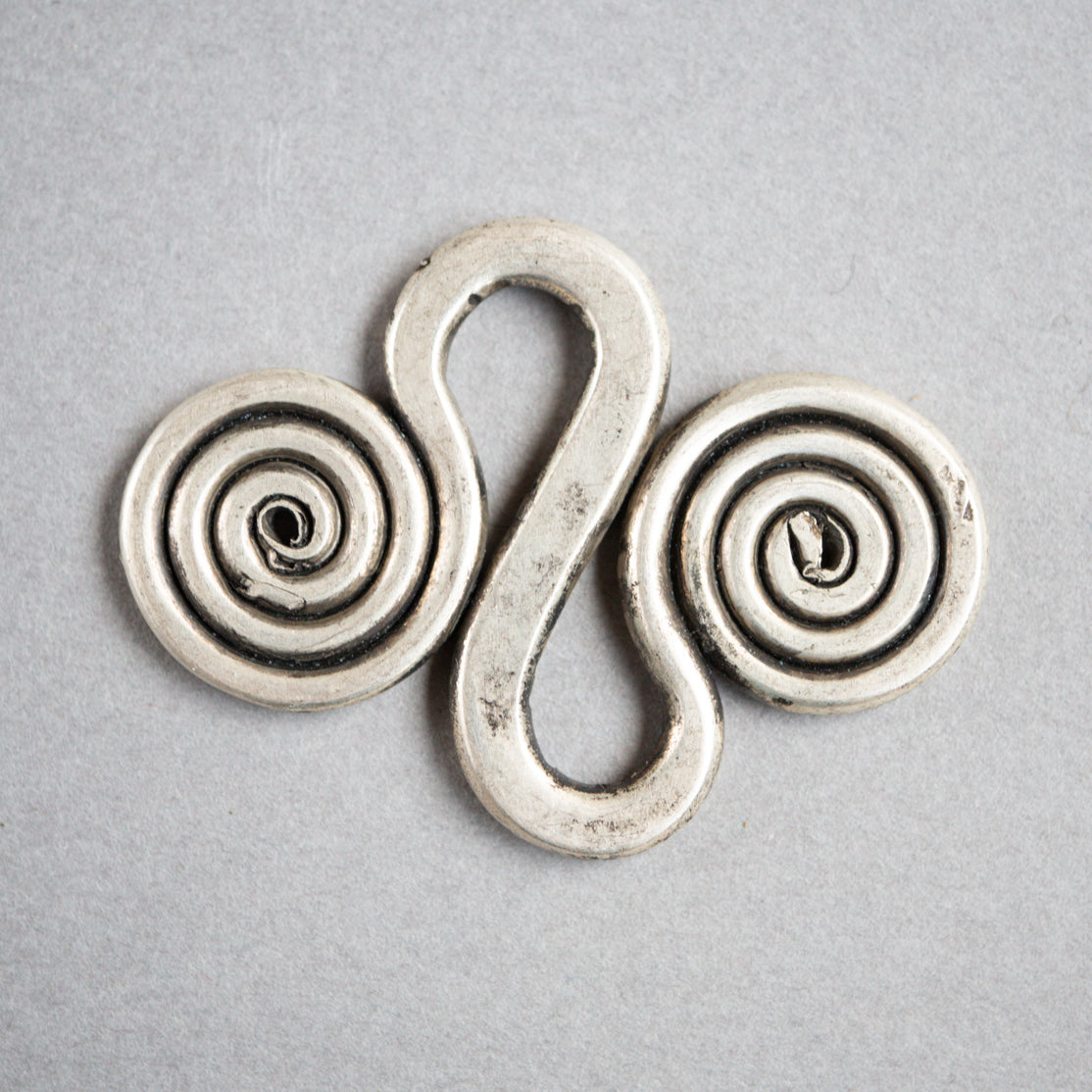トン族 渦巻飾り