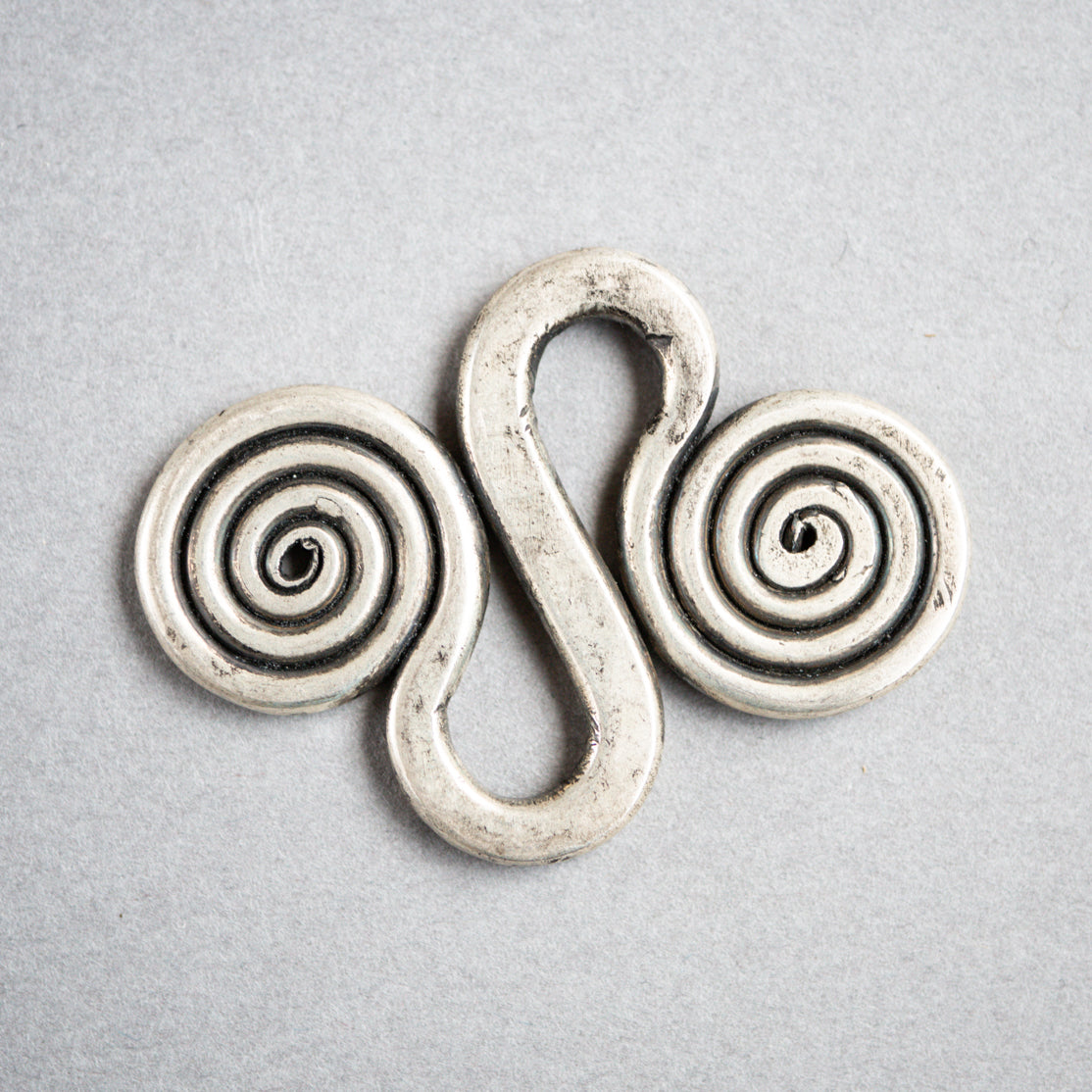 トン族 渦巻飾り